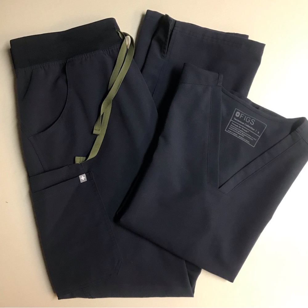 FIGS Quiet Navy Casma/Kade scrub set